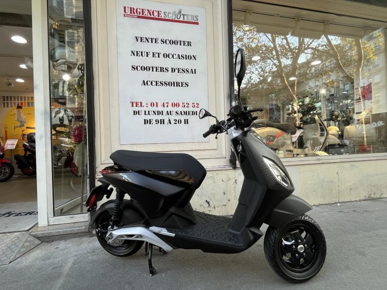 PIAGGIO 1 ACTIVE NOIR MAT