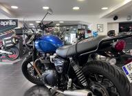 TRIUMPH STREET TWIN  900