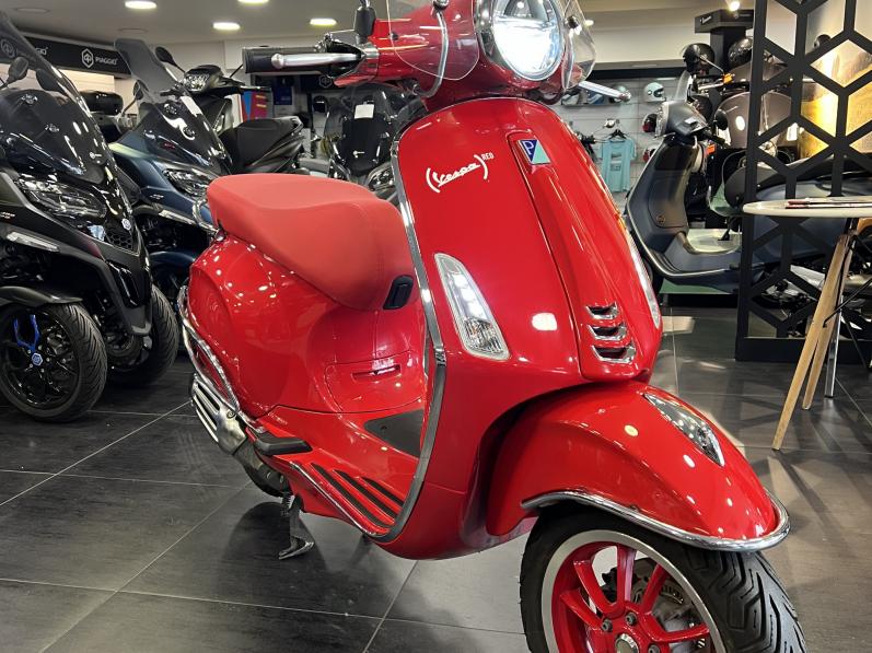 VESPA PRIMAVERA 125 RED