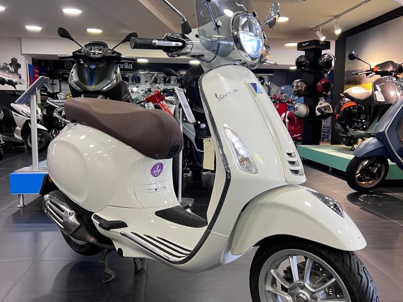 VESPA PRIMAVERA 125
